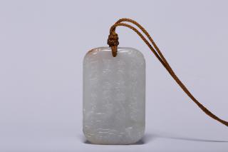 珍藏:和田籽料原皮祥云龙纹诗文牌 长5.6cm 宽3.6厚1.1cm 重50.3g 此