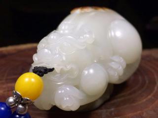如何观察和田玉籽料的油润感