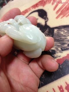 收到和田山料青白玉//貔貅滚绣球把件,友柳