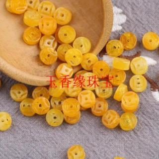 黄龙玉vs翡翠,哪个更养人?