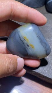 黑白分明的和田玉青花籽料原石