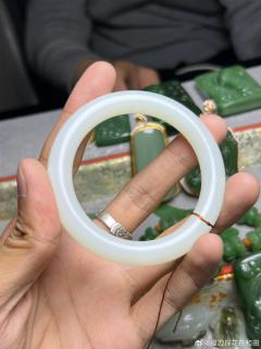 羊脂白玉圆条手镯