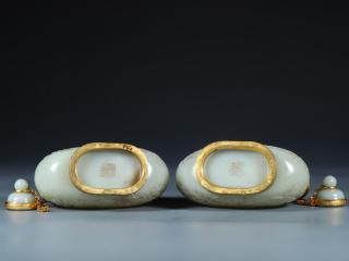 和田玉龙凤纹包金壶一对 规格:长11.7cm宽5.1cm高12.8cm重636g